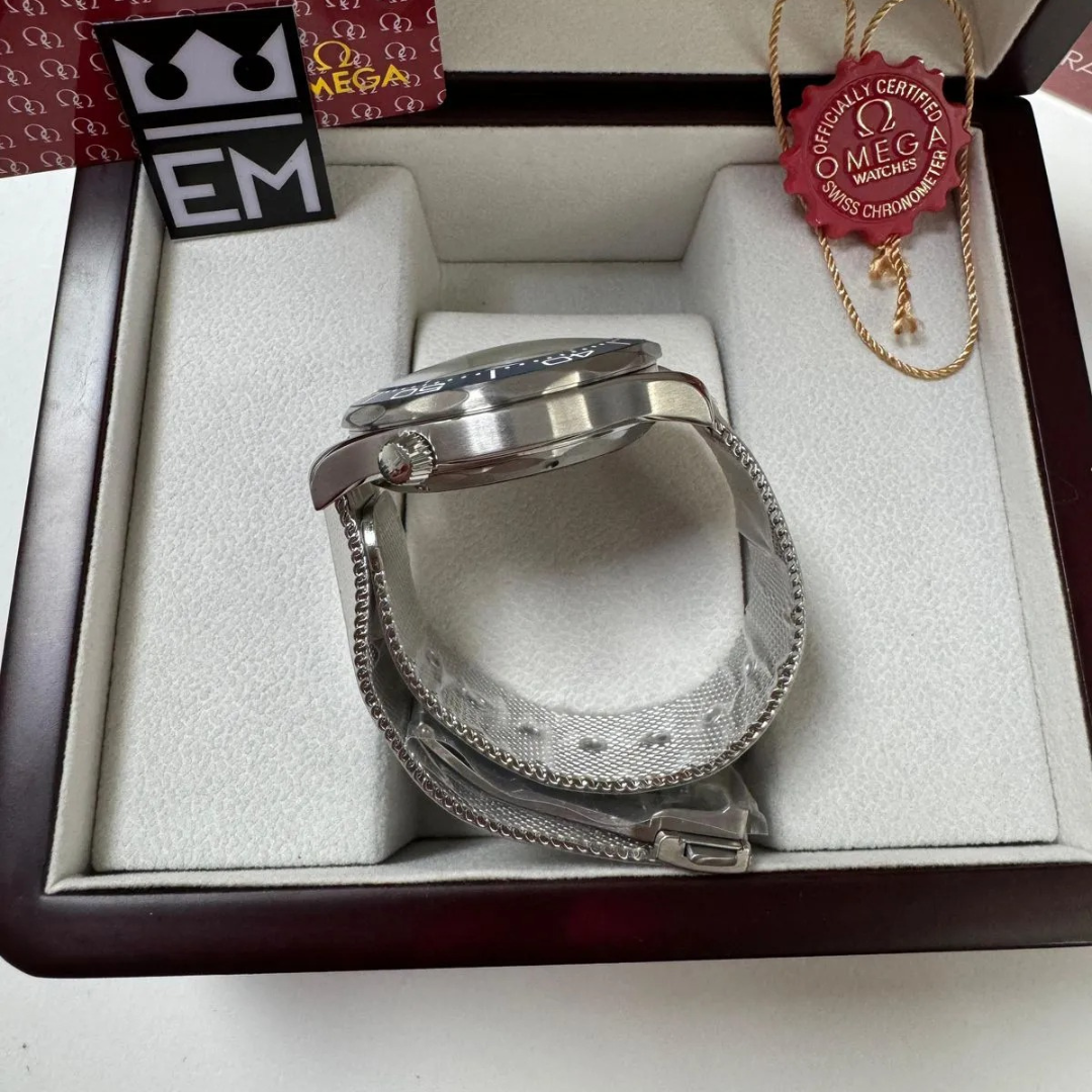 Omega Seamaster „Diver 300M“ – Blau / Mesh-Armband