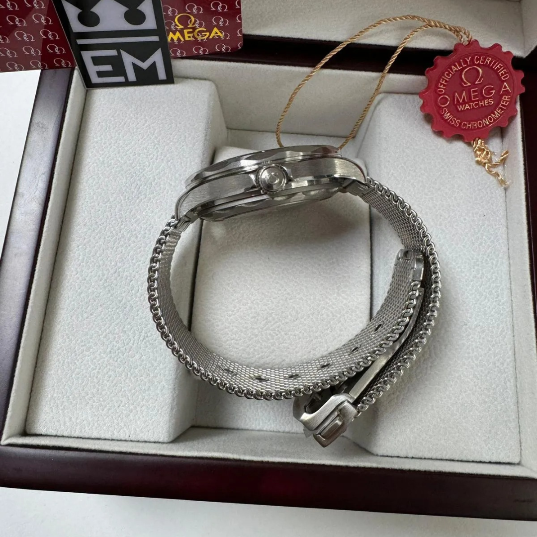 Omega Seamaster 300M Diver „007 Edition“ – Schwarz / Meshband Edelstahl