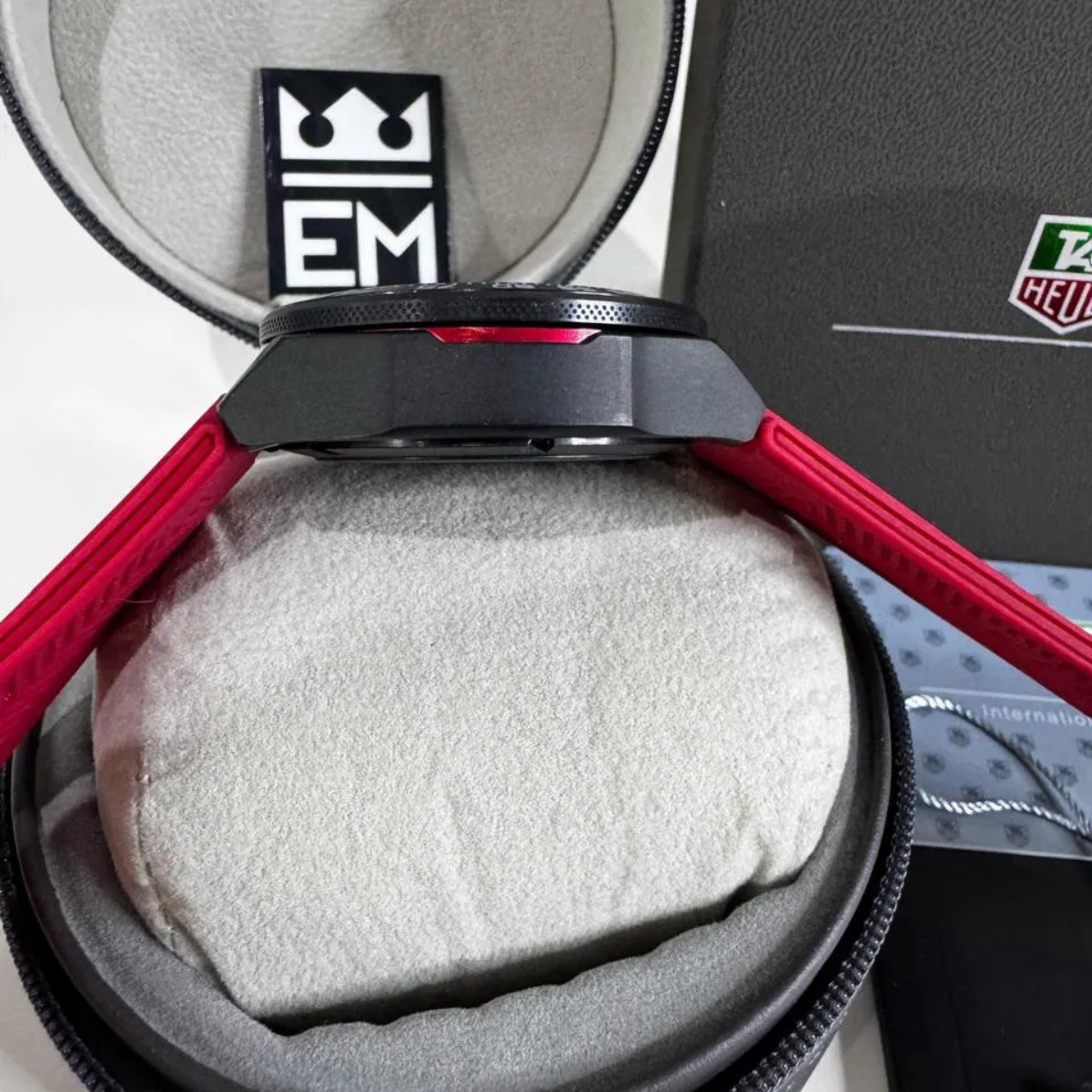 TAG Heuer Formula 1 Automatik Chronograph – Schwarz Rot mit Rotem Kautschukband