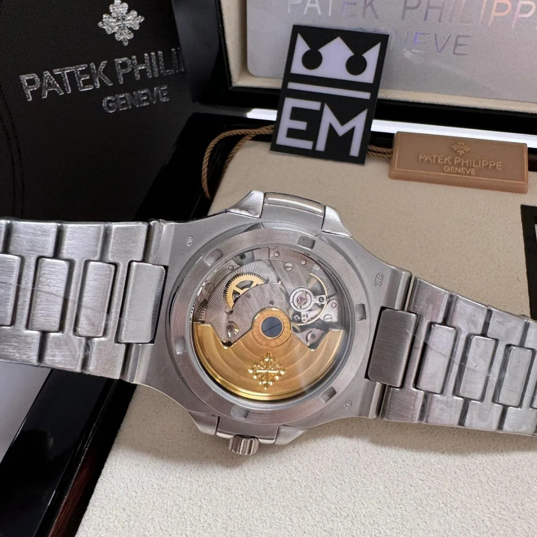 Patek Philippe Nautilus Blau Automatik 40 mm