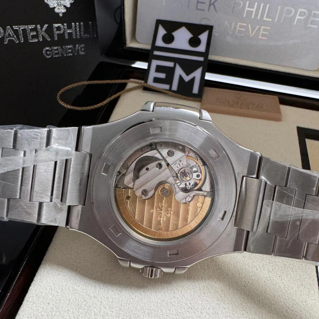 Patek Philippe Nautilus Blau Mondphase Automatik