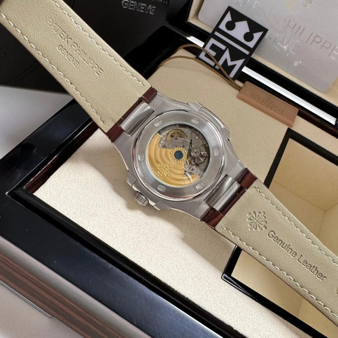 Patek Philippe Nautilus Weiß Automatik 40mm