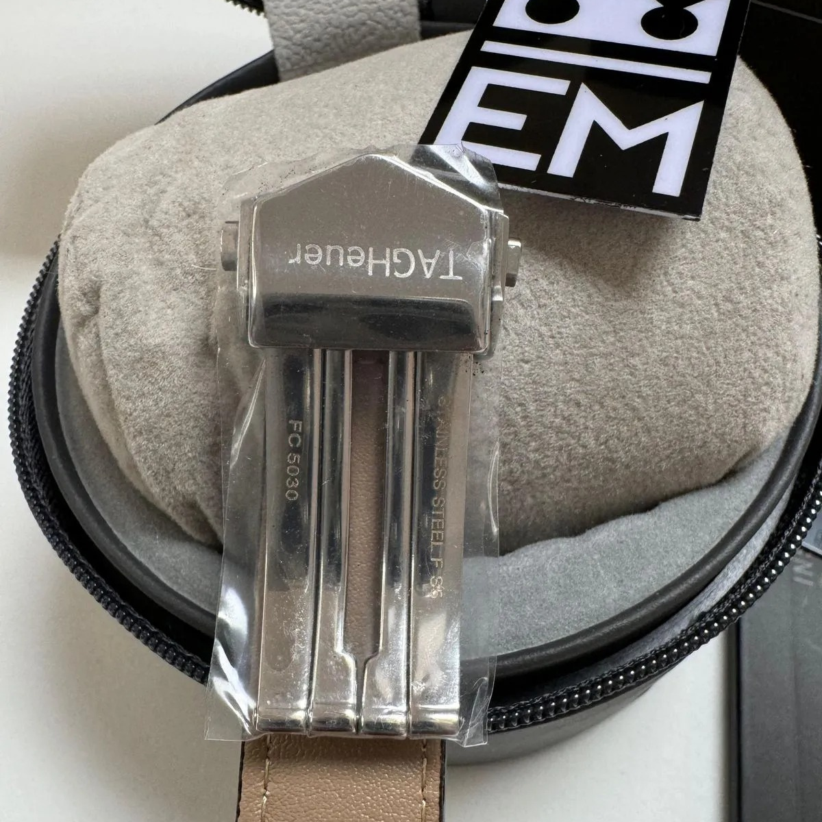 TAG Heuer Carrera Chronograph – Smaragdgrünes Zifferblatt Lederband